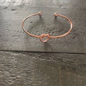 Rose Gold Tone Infinity Love
Knot Open Cuff Bangle
Bracelet